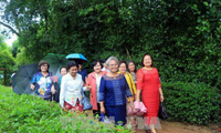  Delegasi mantan guru diaspora Vietnam di Thailand mengunjungi kampung halaman Presiden Ho Chi Minh