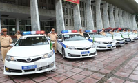 Pasukan polisi lalu lintas melakukan apel pemberangkatan  untuk menjamin  ketertiban  lalu lintas  untuk menjaga Pekan Tingkat Tinggi APEC-2017