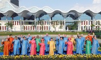 Busana para pemimpin APEC 2017 kental dengan selar budaya Vietnam