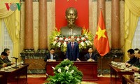 Presiden Vietnam, Tran Dai Quang menerima delegasi warga negara Laos yang berjasa kepada revolusi Vietnam