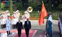 Vietnam-Laos memperkuat dan mengintensifkan hubungan politik, memberikan pengarahan umum untuk keseluruhan hubungan kerjasama