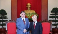 Sekjen KS PKV, Nguyen Phu Trong menerima Ketua Parlemen Mongolia