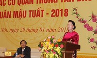  Pers merupakan kanal informasi yang menyampaikan perasaan dan keinginan para pemilih kepada MN Vietnam