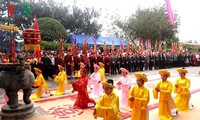  Pesta awal musim semi dibuka secara bergelora di banyak daerah di Vietnam