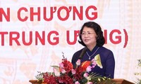 Wapres Vietnam, Dang Thi Ngoc Thinh memimpin sidang Dewan Kompetisi  dan  Pemberian Penghargaan Pusat