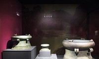 Memamerkan “Artefak arkeologi Vietnam”