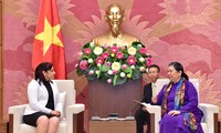 Wakil Harian Ketua MN Vietnam, Tong Thi Phong menerima Sekretaris Pertama Liga Pemuda Komunis Kuba