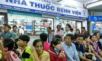 Deputi PM Vietnam, Vu Duc Dam: “Mencari asal-usul” semua jenis obat-obatan yang dijual di Vietnam