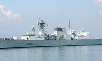 Armada kapal Angkatan Laut Kerajaan Kanada melakukan kunjungan kehormatan di Kota Da Nang