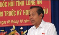 Deputi Harian PM Viet Nam, Truong Hoa Binh melakukan kontak dengan para pemilih Provinsi Long An