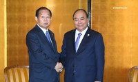 PM Nguyen Xuan Phuc menerima badan usaha di sela-sela KTT Mekong-Jepang dan kunjungan di Jepang
