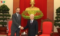 Sekjen KS PKV, Presiden Viet Nam, Nguyen Phu Trong menerima PM Perancis, Edouard Philippe
