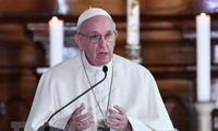 Paus Franciskus mengimbau kepada dunia internasional supaya jangan acuh tak acuh terhadap kaum migran