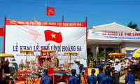 Kabupaten pulau Ly son mengadakan acara “Khao le the linh Hoang Sa”