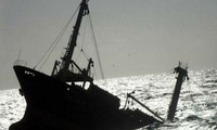Indonesia: kapal kargo tenggelam, 17 orang hilang