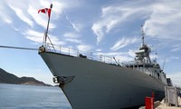 Dua kapal Angkatan Laut Kanada melakukan kunjungan persahabatan Vietnam