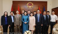 Wakil Presiden Vietnam, Dang Thi Ngoc Thinh mengunjungi Kedutaan Besar Vietnam di Uni Emirat Arab dan melakukan temu kerja dengan Grup Nakheel dan Mimitless