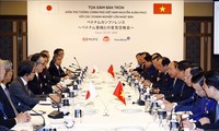 PM Nguyen Xuan Phuc melakukan pertemuan dengan Grup-grup papan atas Jepang
