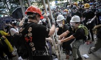 Pemerintahan Hong Kong (Tiongkok) mengutuk serangan yang dilakukan para demonstran terhadap Kantor penghubung milik pemerintah pusat