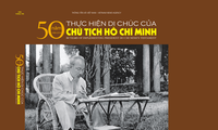 Memperkenalkan buku foto “50 tahun pelaksanaan Testamen Presiden Ho Chi Minh”