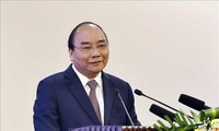 PM Vietnam, Nguyen Xuan Phuc memimpin rapat tentang pemberian penilaian terhadap program-program kerjasama dengan Laos dan Kamboja