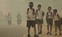 Kesehatan lebih dari 10 juta orang anak Indonesia terancam oleh kabut asap karhutla