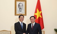 Deputi PM Vuong Dinh Hue menerima Wakil Sekretaris Komite Partai Provinsi Yunnan, Wang Yobo