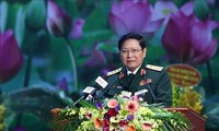 Negara Vietnam Menyampaikan Bintang  yang Bernilai kepada Para Kolektif dan Perseorangan Tentara Rakyat Laos
