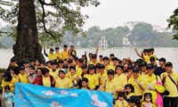 Akitivitas Amal ‘Bersama-sama Melakukan Pekerjaan yang Baik dengan Sepenuh Hati” yang Dilakukan Komunitas Orang Thailand di Vietnam