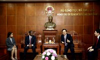 Menteri Phung Xuan Nha Menerima Dubes Angola di Vietnam