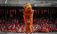 Warga banyak negara Asia dengan bergelora menyambut Tahun Baru Imlek Tradisional