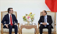 PM Vietnam, Nguyen Xuan Phuc menerima Duta Besar Uni Eropa di Vietnam, Pier Giorgio Aliberti.
