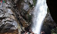Air terjun A Nôr – Destinasi wisata yang sangat indah di daerah pegunungan A Luoi, Provinsi Thua Thien-Hue