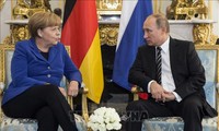 Pimpinan Jerman dan Rusia melakukan pembicaraan telepon tentang masalah-masalah panas di dunia