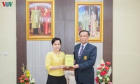 Menerbitkan buku tentang Presiden Ho Chi Minh dalam bahasa Inggris di Thailand