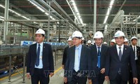 PM Laos, Thongloun Sisolith mengunjungi pola-pola ekonomi Vietnam