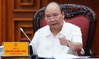PM Vietnam, Nguyen Xuan Phuc meminta kepada para ekonom supaya memberikan ide untuk menyerap arus modal investasi