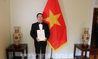 Duta Besar Pham Cao Phong menyampaikan surat mandat kepada Gubernur Jenderal Kanada, Julie Payette