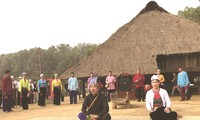 Warga Etnis Minoritas Muong di Provinsi Hoa Binh Melestarikan Bahasa Ibunya