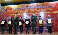 Program “Musim Semi di Daerah Perbatasan yang Kental dengan Rasa Persatuan Tentara dan Rakyat” di Kabupaten Huong Hoa, Provinsi Quang Tri