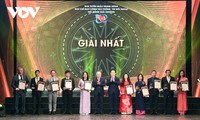 Penghargaan Nasional tentang Informasi Hubungan Luar Negeri Bantu Komunitas Dunia Lebih Mahami Haluan, Garis Politik, Kebijakan dan Hukum Vietnam