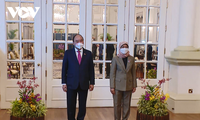 Kunjungan Presiden Nguyen Xuan Phuc di Singapura Mencapai Banyak Hasil yang Menyeluruh dan Punyai Makna Strategis
