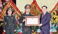 Ketua MN Vuong Dinh Hue Hadiri Acara Peringatan Ultah ke-65 Hari Tradisi Pabrik Z111
