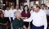 Presiden Nguyen Xuan Phuc: Partai dan Negara Selalu Perhatikan dan Pikirkan Orang-Orang yang Berjasa kepada Revolusi