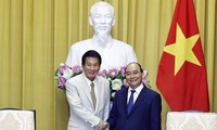 Presiden Nguyen Xuan Phuc Menerima Mantan Dubes Istimewa Vietnam-Jepang