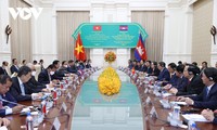 Pembicaraan antara PM Vietnam, Pham Minh Chinh dan PM Kamboja, Samdech Techo Hun Sen