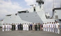Kapal Angkatan Laut Kerajaan Inggris Kunjungi Kota Ho Chi Minh