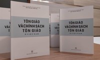 Peluncuran Buku Putih “Agama dan Kebijakan Agama di Vietnam”