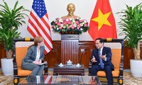 Menlu Vietnam, Bui Thanh Son Terima Dirjen USAID, Samantha Power