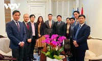 Kepala Perwakilan Tetap Vietnam untuk PBB Mengucapkan Tahun Baru Tradisional Laos dan Kamboja